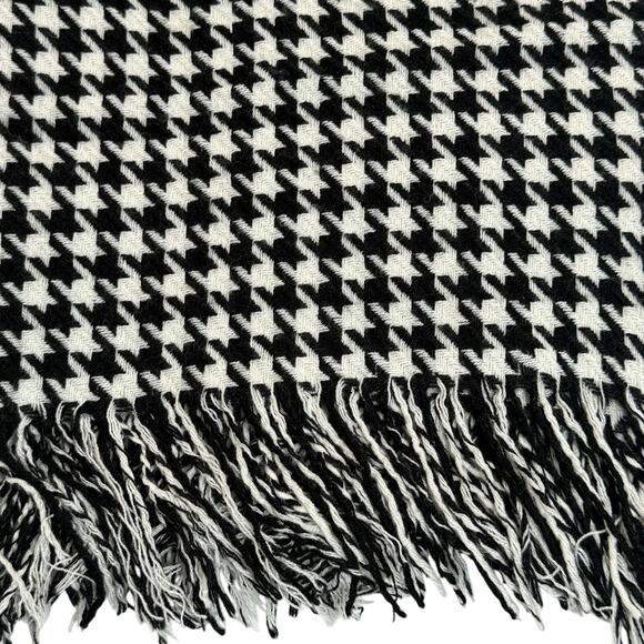 Black White Houndstooth Scarf Wrap 23x34 Fringe Classic Winter Accessory - Picture 3 of 4